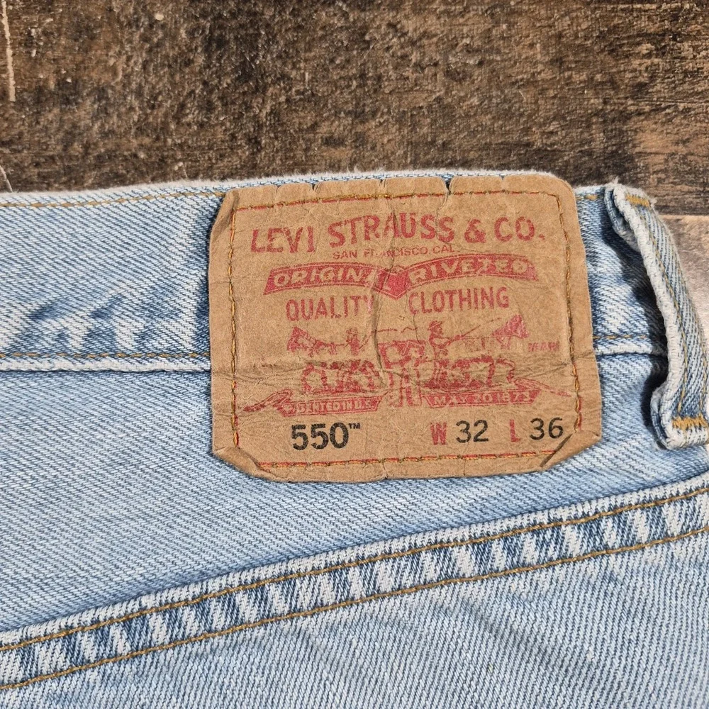 Vintage Levis 550 Baggy Jeans Men 32x36 Blue Denim Y2K Paint Distressed 2000s 02